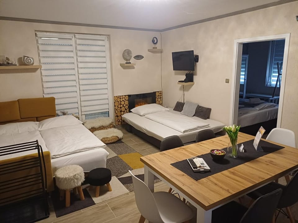 Chill and Relax Apartman Kehidakustány Apartment in Hungary