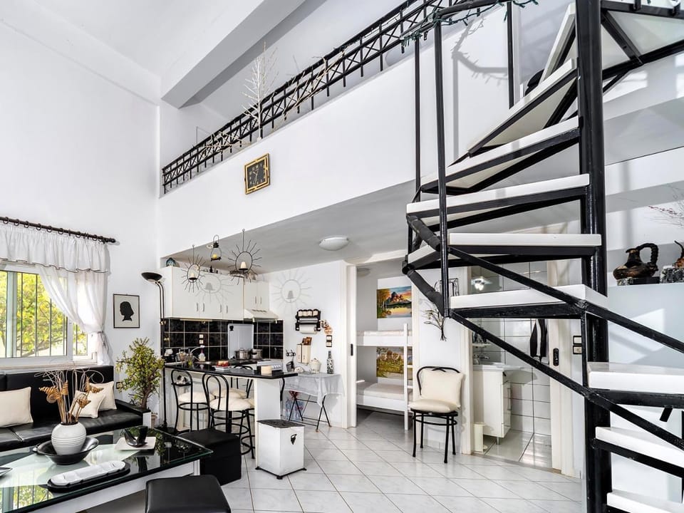 Kitchen or kitchenette, Living room, Seating area