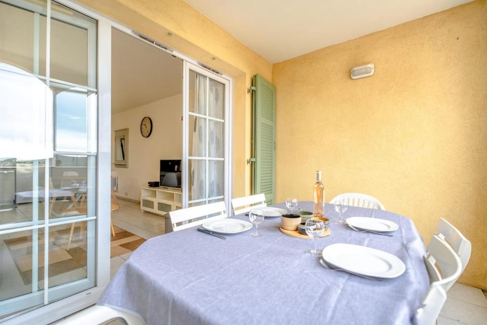 Superbe Appartement climatisé dans résidence avec Piscine et parking Apartment in Sainte-Maxime