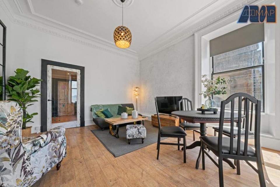 Modern 2 Bed Sleep 4 In Gourock House in Greenock