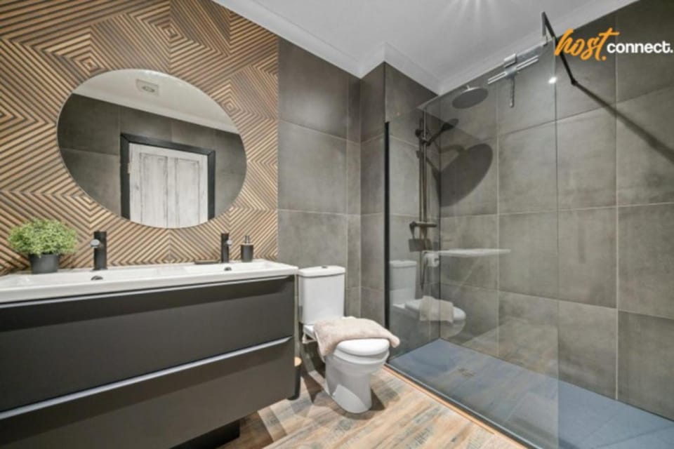 Modern 2 Bed Sleep 4 In Gourock House in Greenock