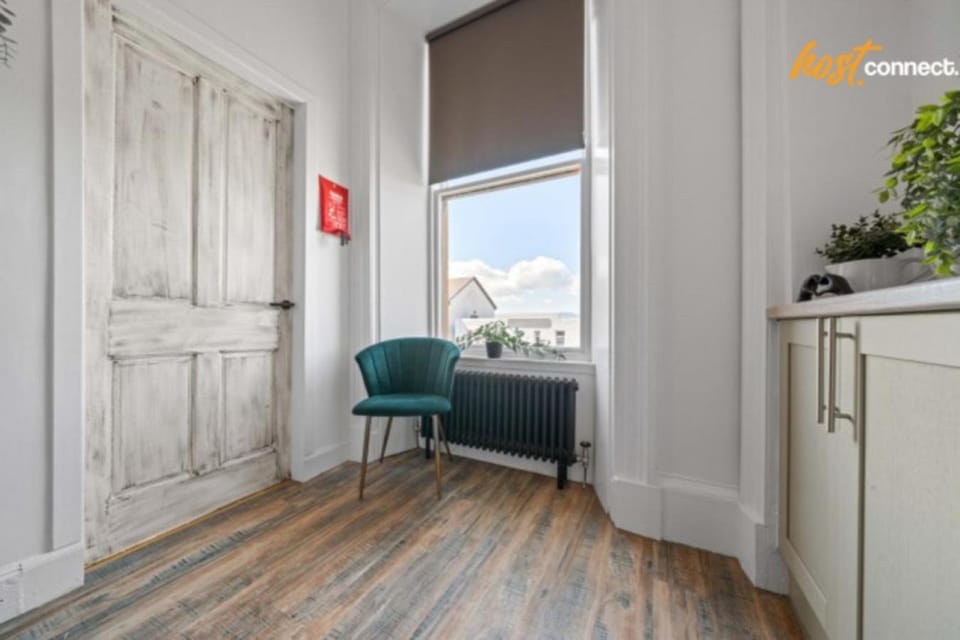 Modern 2 Bed Sleep 4 In Gourock House in Greenock