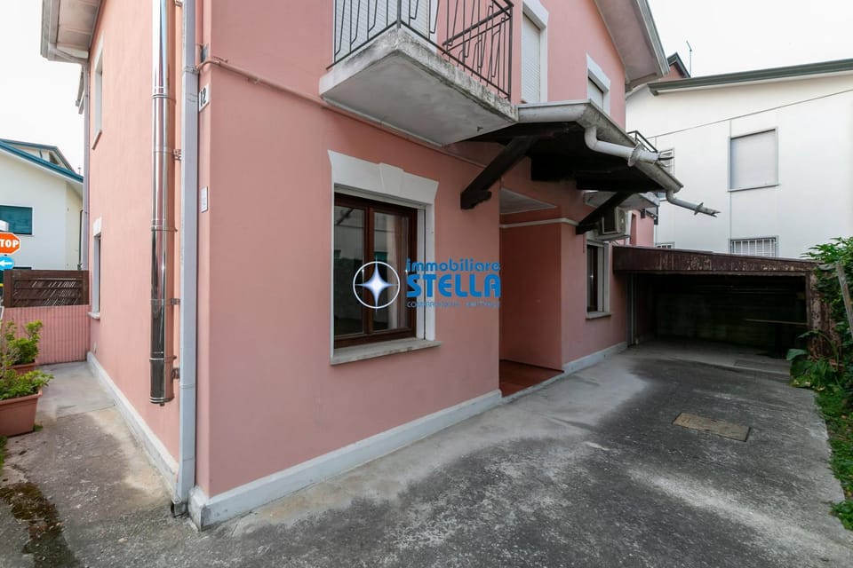 Property building, Neighbourhood