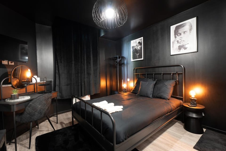 Bed, Photo of the whole room, Bedroom