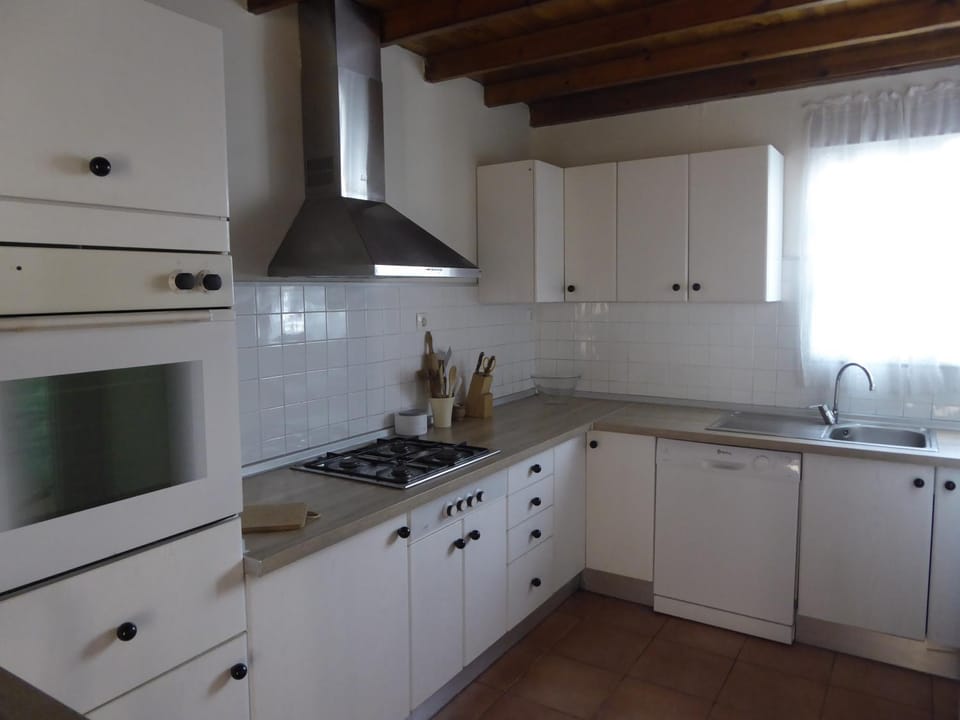 ACOGEDORA CASA RURAL de 165 m2 en finca ajardinada totalmente cerrada de 600 m2 House in Bergantiños