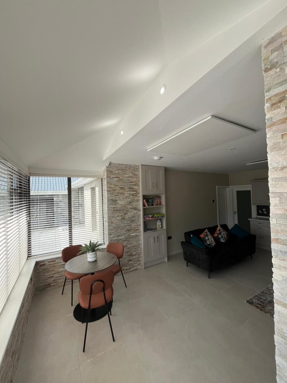 Seating area, Dining area