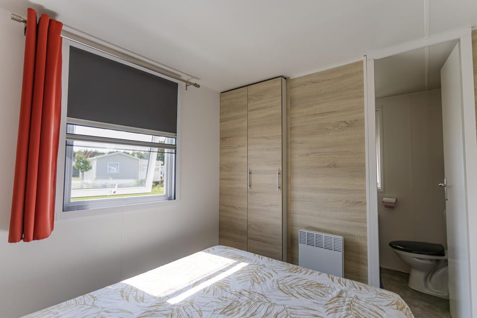 Bathroom, Living room