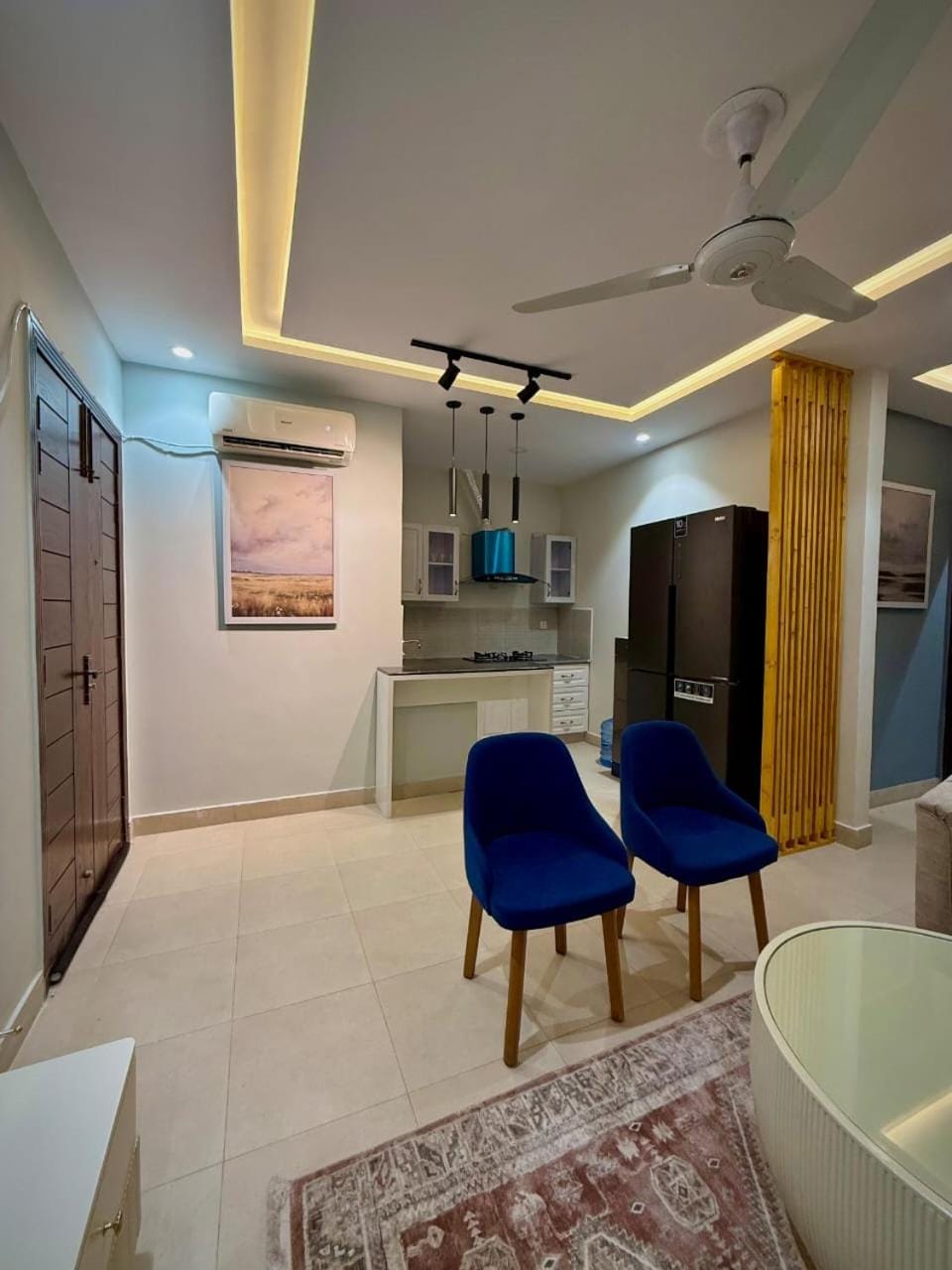 Kitchen or kitchenette, Dining area, minibar, oven