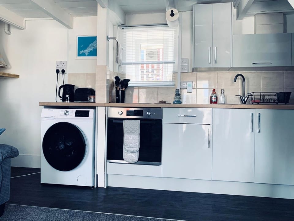 Kitchen or kitchenette, kitchen, kitchen