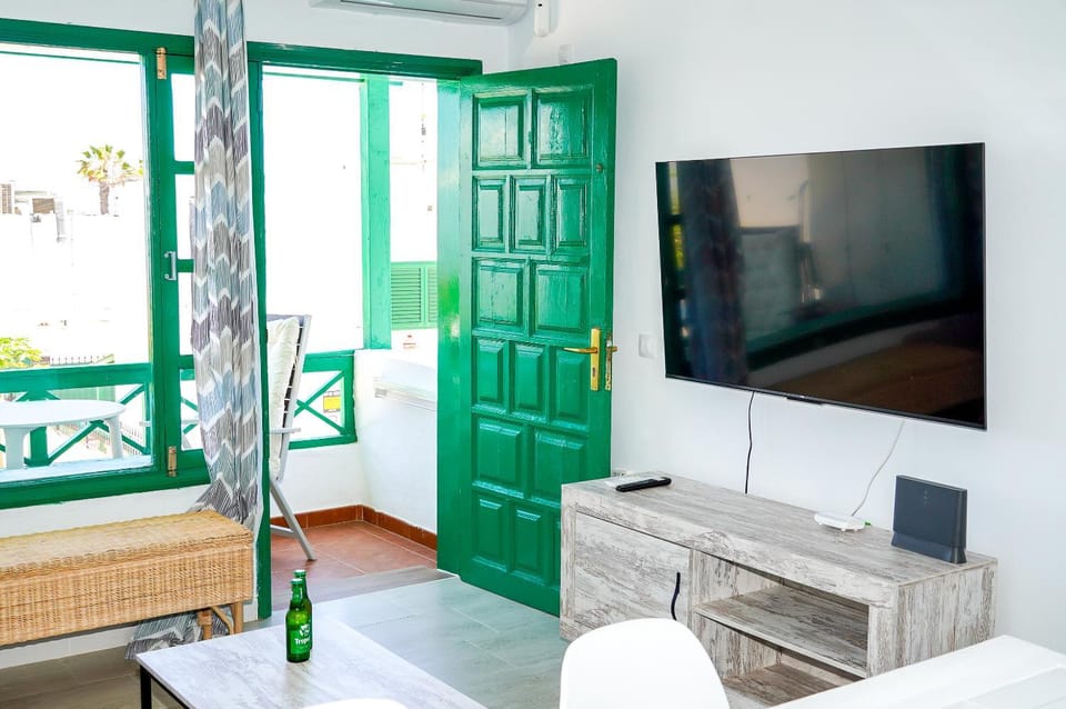 Communal lounge/ TV room, TV and multimedia, air conditioner