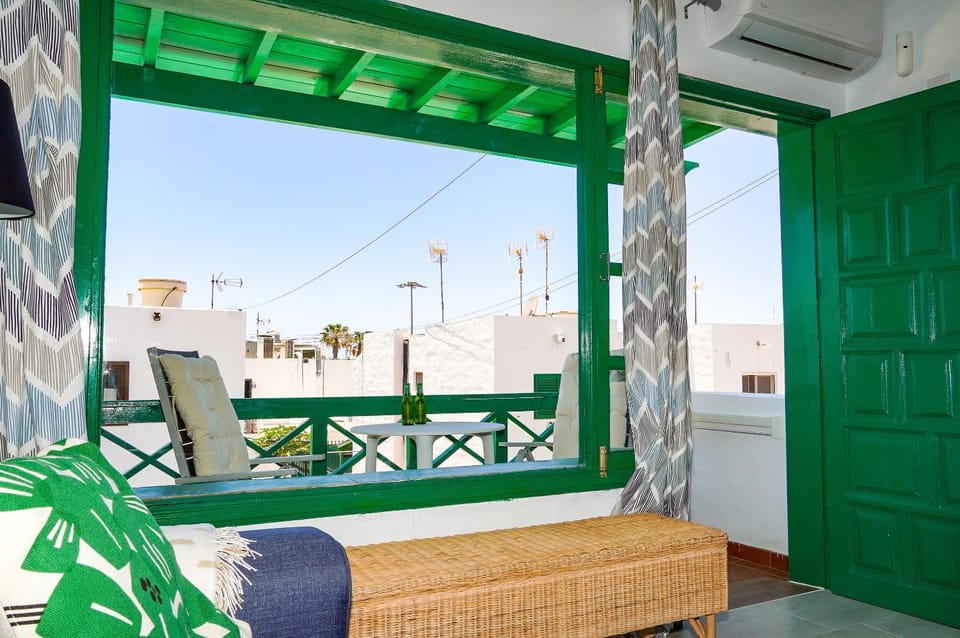 Solarium, View (from property/room), Balcony/Terrace, Seating area, air conditioner