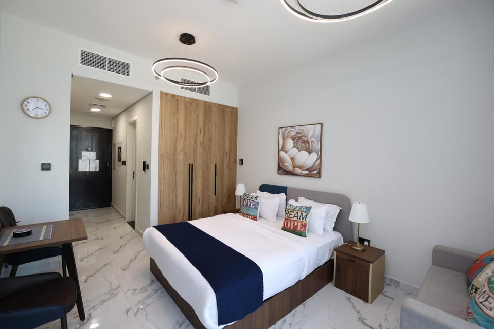 Bed, Living room, Photo of the whole room, Seating area, Bedroom, wardrobe, air conditioner