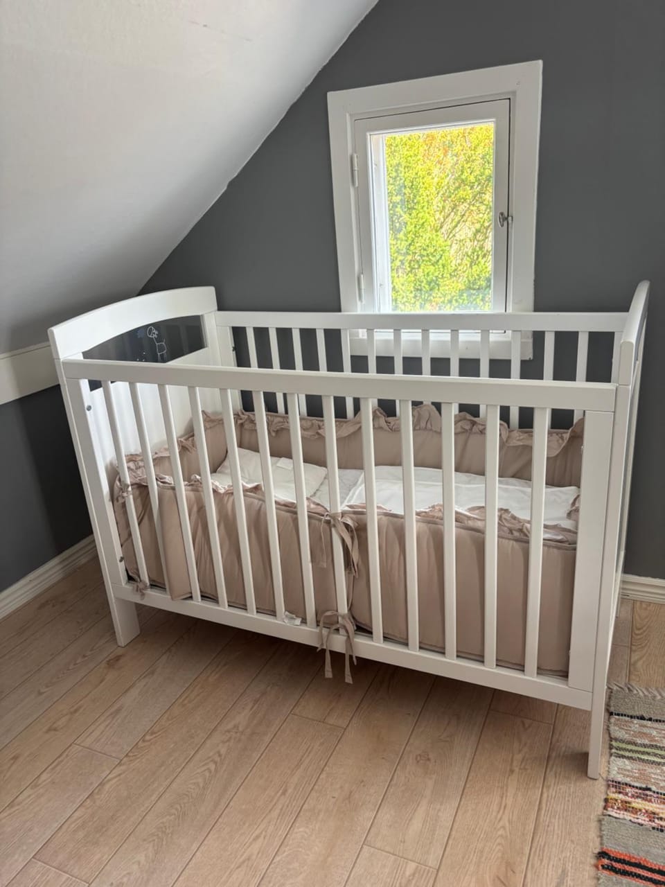 Bedroom, cot