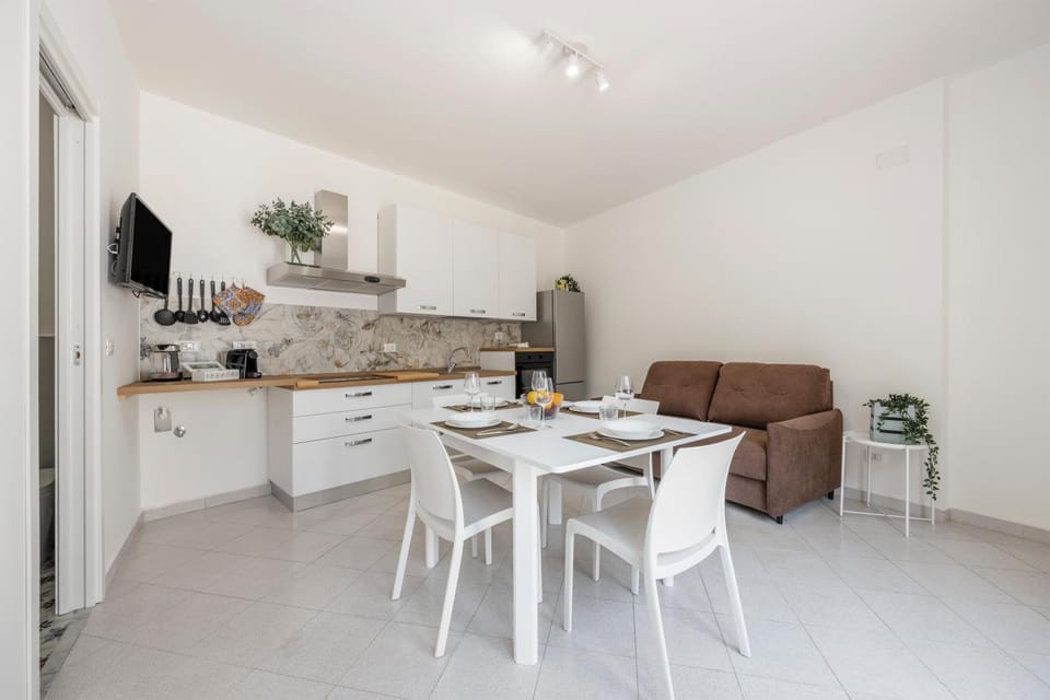 Property building, Kitchen or kitchenette, Living room