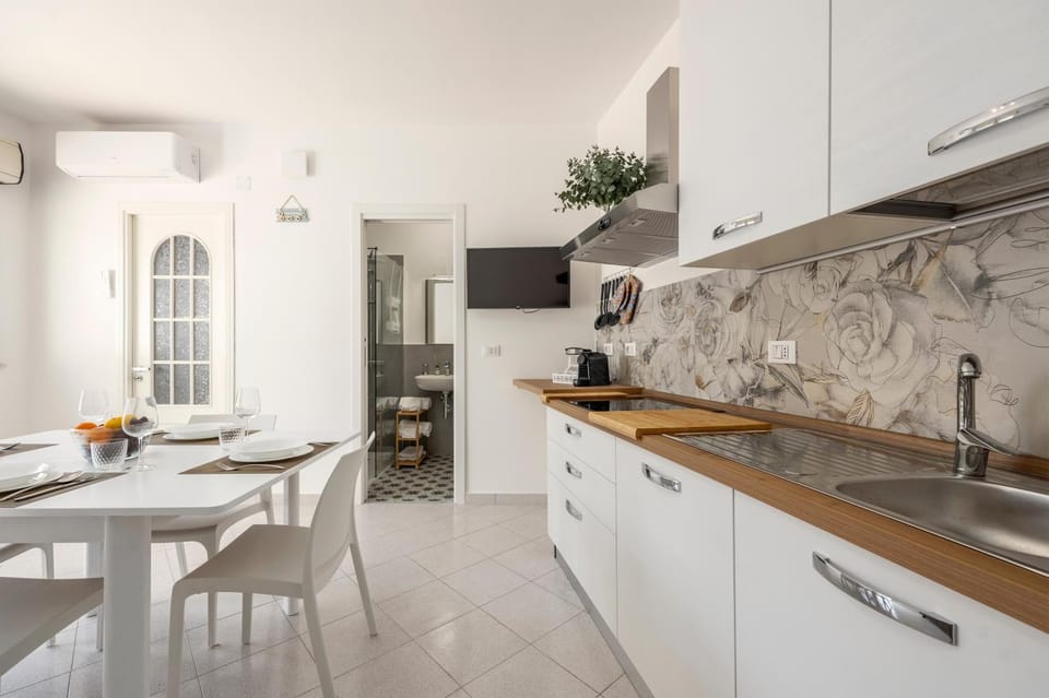 Property building, Kitchen or kitchenette, Living room