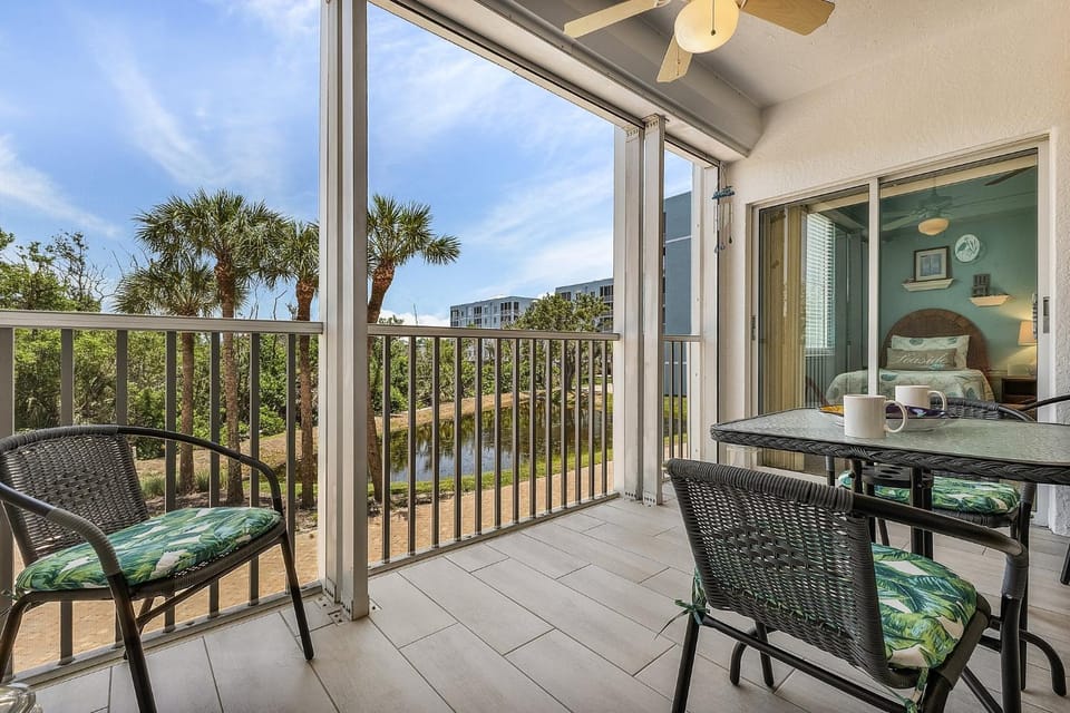 Fun and Magical Beach Escape - Amazing Beach Condo - Roelens House in Estero Island