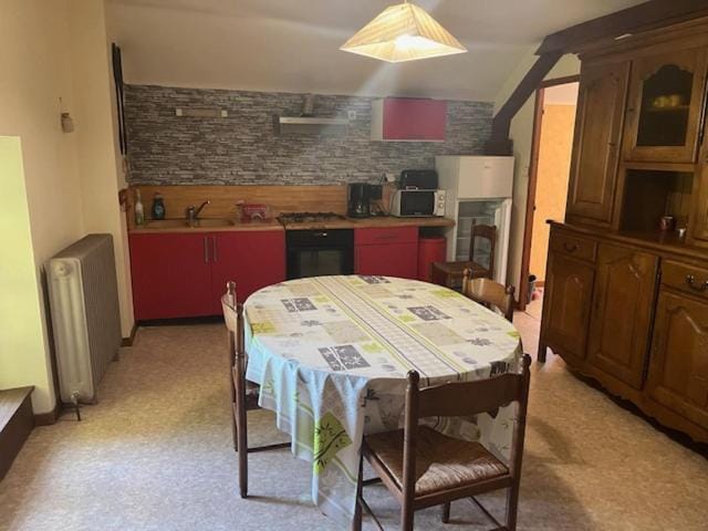 Kitchen or kitchenette, Dining area, stove