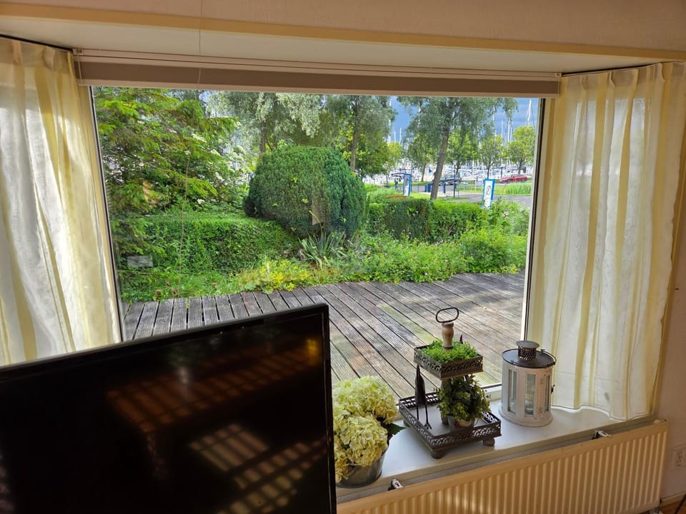 Parel in Makkum Chalet in Friesland, Netherlands