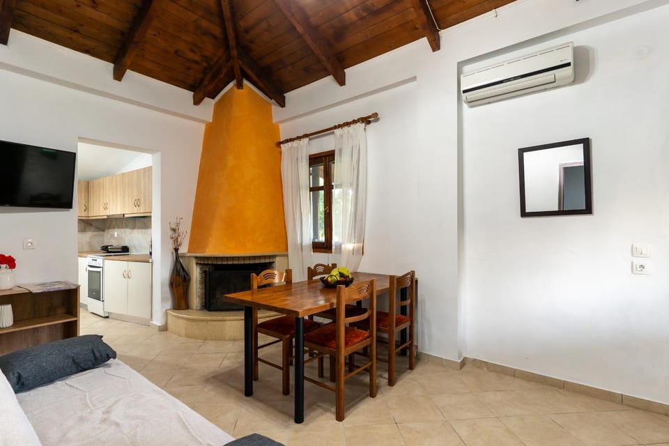 Living room, Dining area, air conditioner