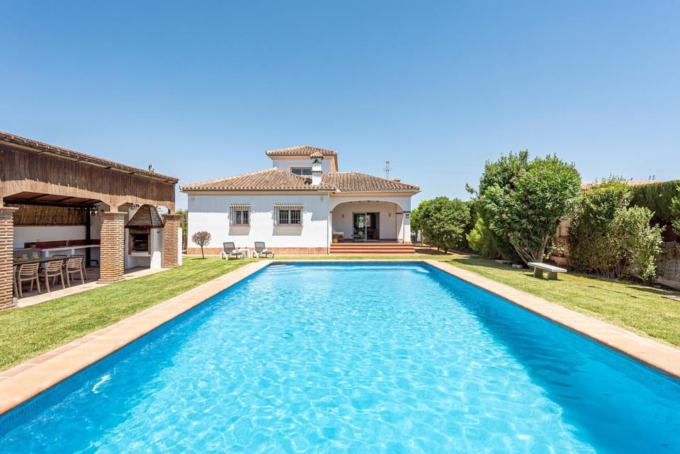 Neighbourhood, BBQ facilities, Swimming pool, wardrobe