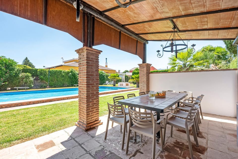 Off site, Garden, Dining area, Garden view