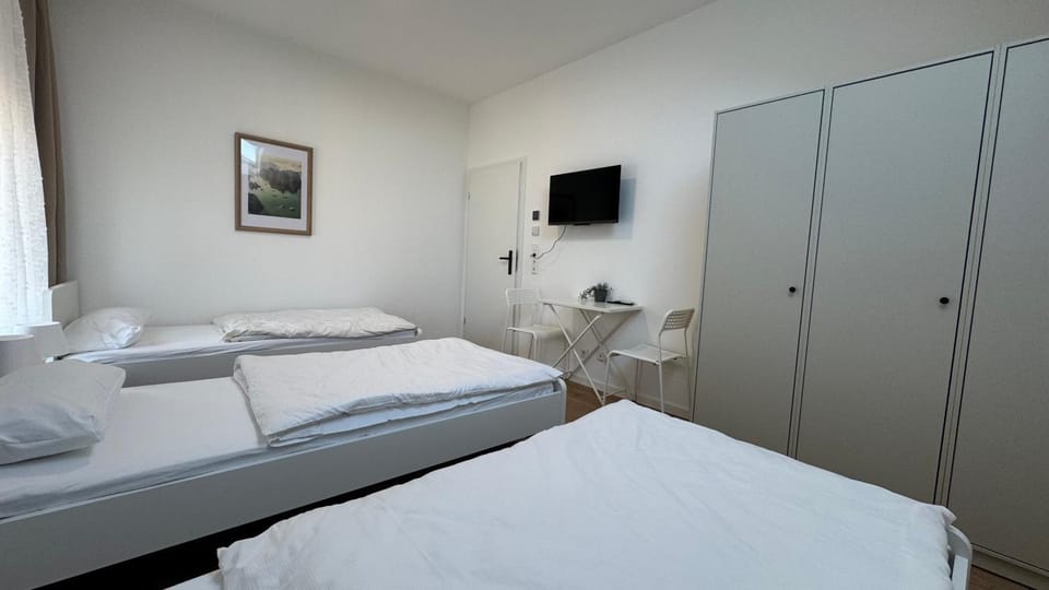 Bed, TV and multimedia, Photo of the whole room, Bedroom, wardrobe