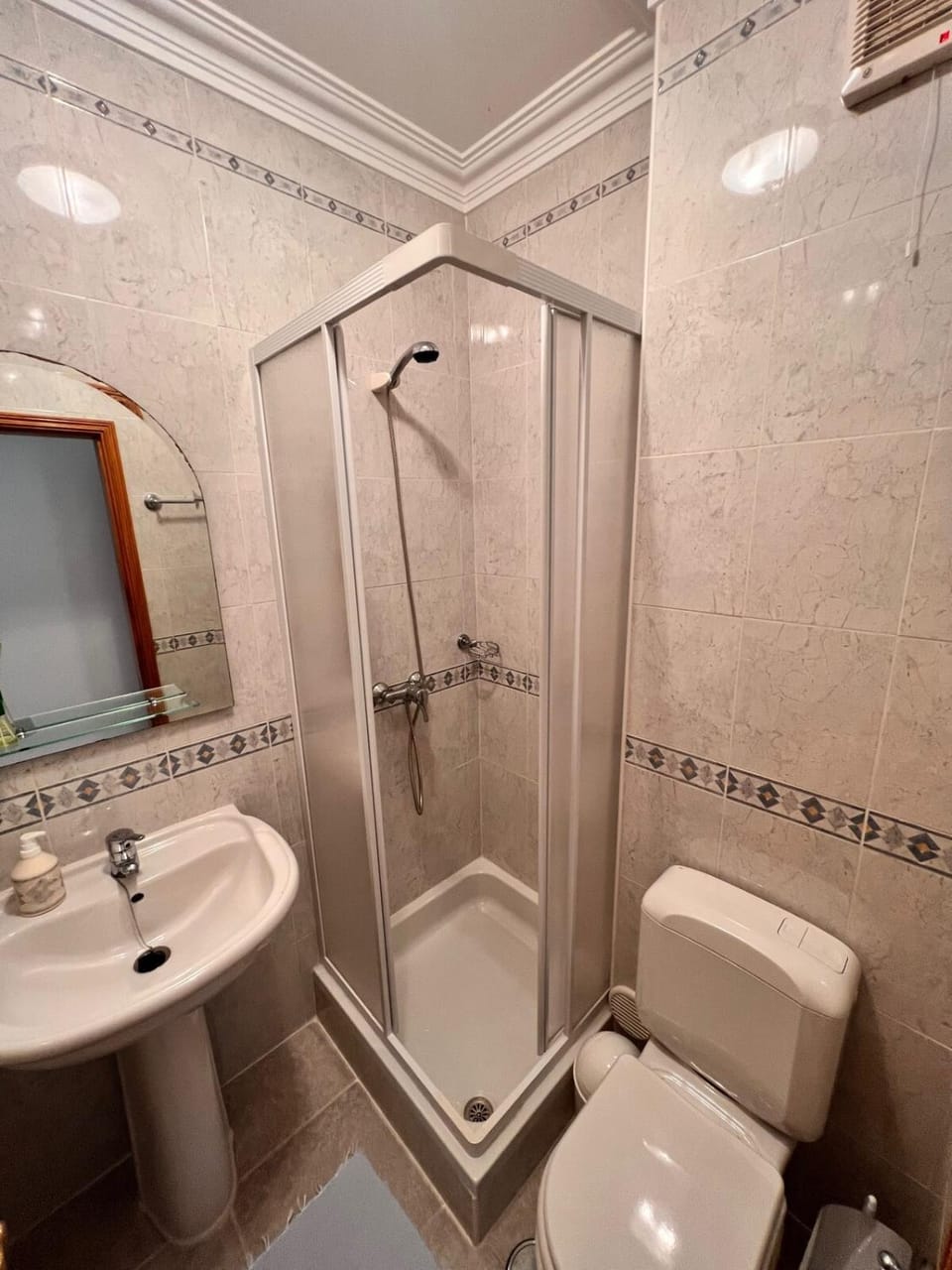 Shower, Toilet, towels