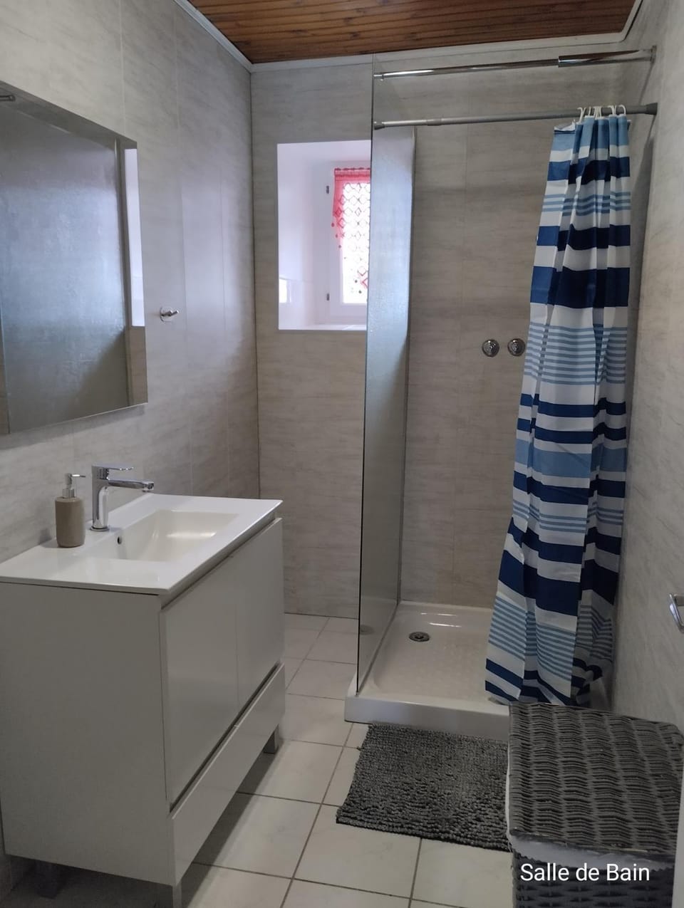 Bathroom, Living room
