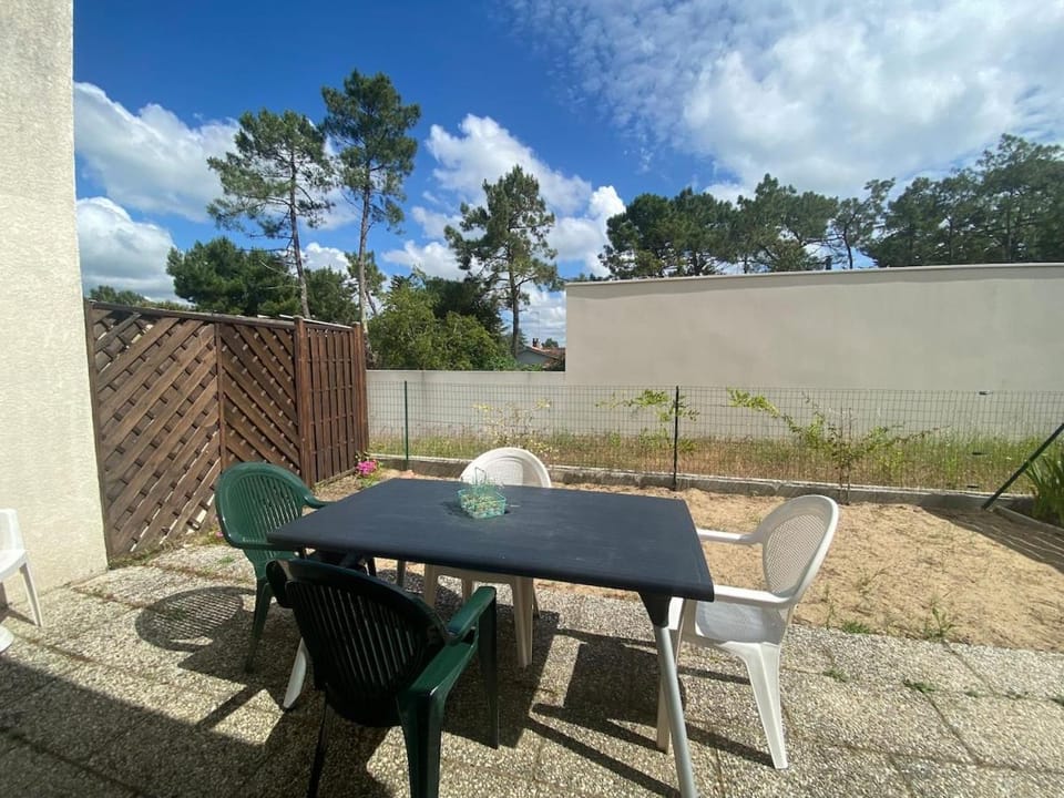 Patio, Dining area