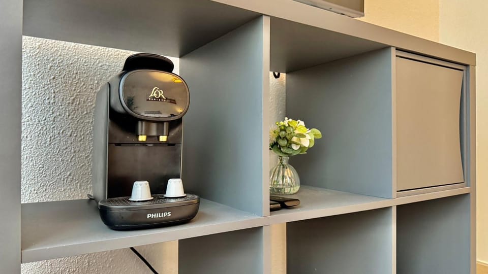 Flowers Studio Apartment in Saint-Julien-en-Genevois