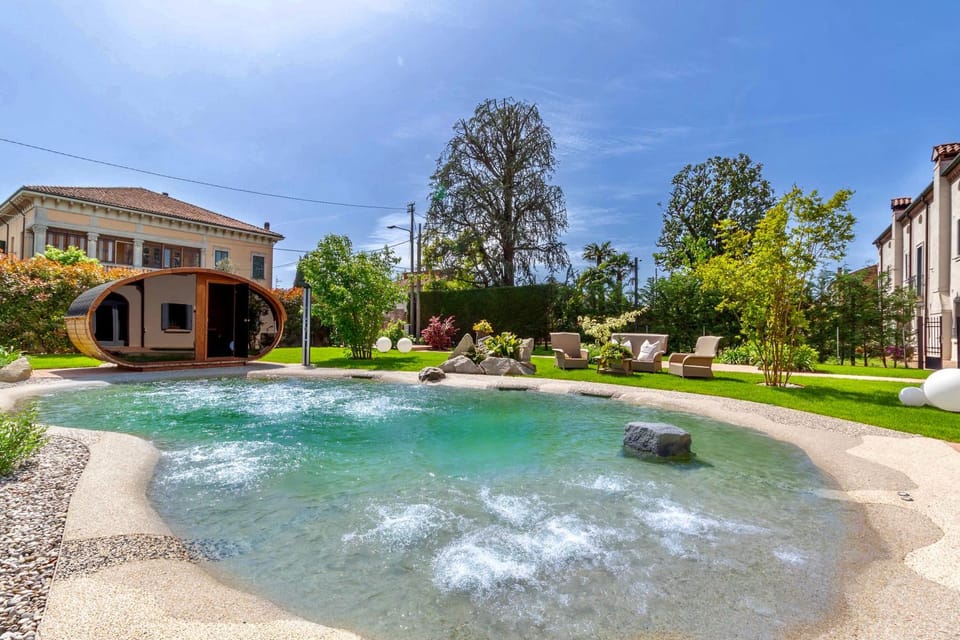 Property building, Garden, Swimming pool
