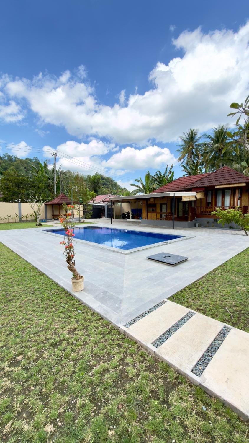 Property building, Day, Garden, Garden view, Pool view, Swimming pool