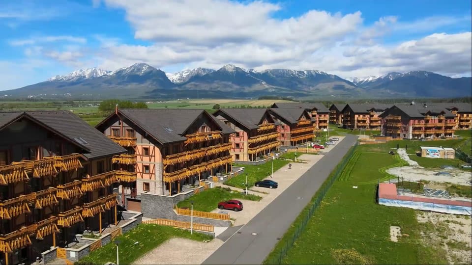 Property building, Natural landscape, Mountain view, Location