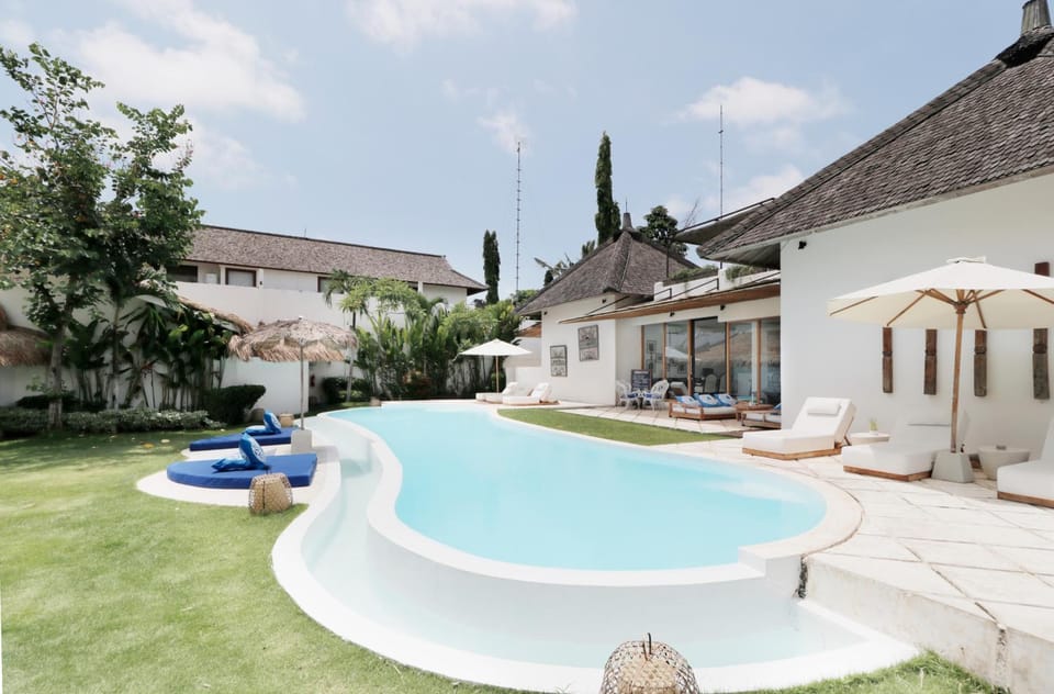 Restaurant/places to eat, Garden, Pool view, Swimming pool