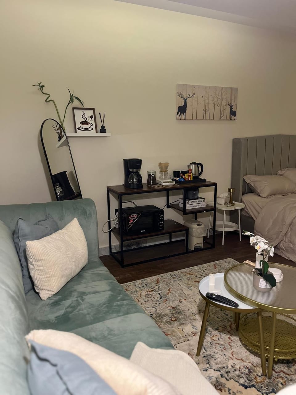 Living room, minibar