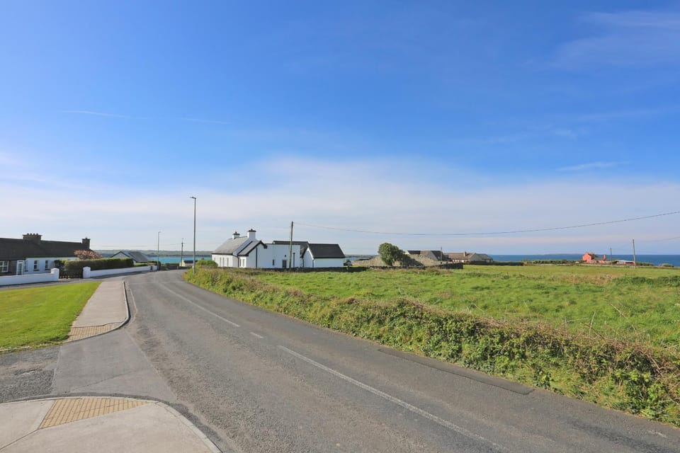 Seaside Cottage in Spanish Point House in County Clare