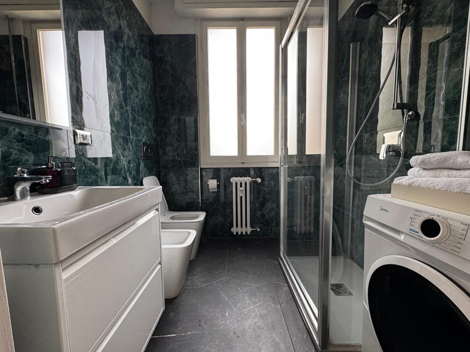 Bathroom, washing machine