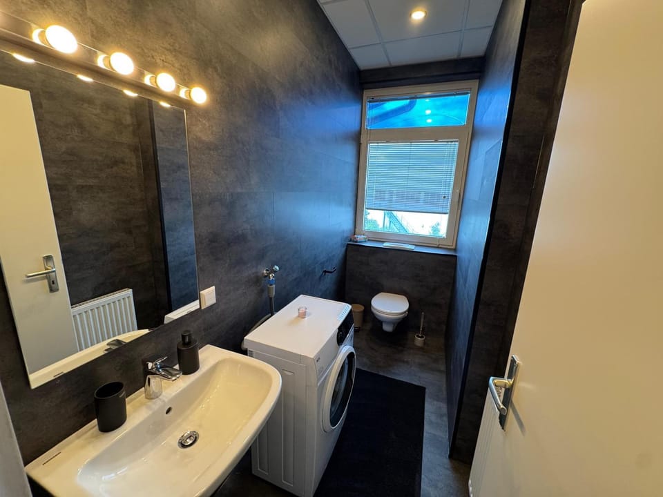 Toilet, Bathroom