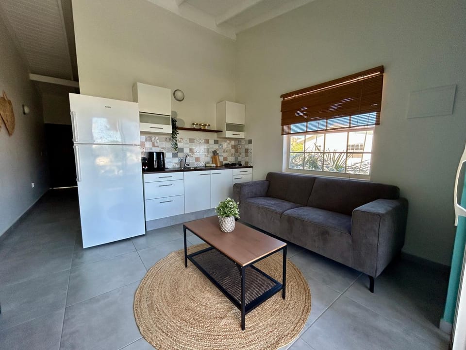 Kitchen or kitchenette, Living room, Seating area