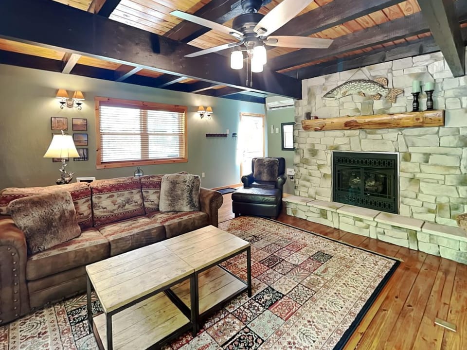 Campfire Lodge House in Deep Creek Lake