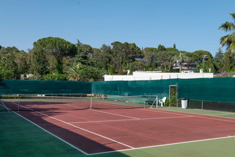 CABOTS Villa Moderne Tout Confort Grand Jardin & Piscine Villa in Villeneuve-Loubet