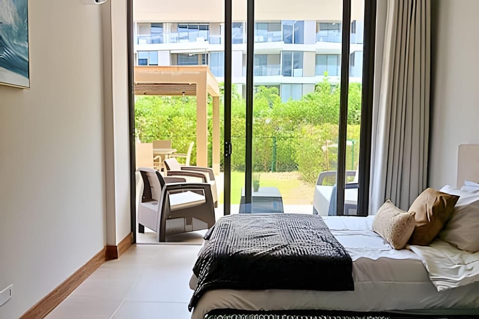 “Luxury Apt with Private Pool, Terrace & Beach Access” Apartment in Bolivar