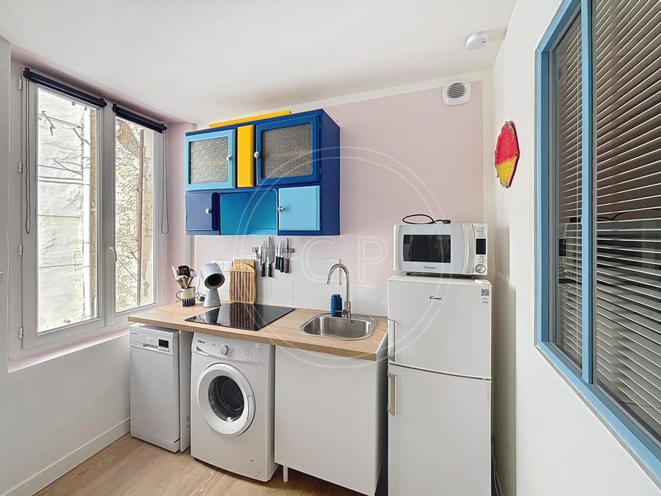 Coffee/tea facilities, Kitchen or kitchenette, dishwasher, oven, stove, toaster, washing machine