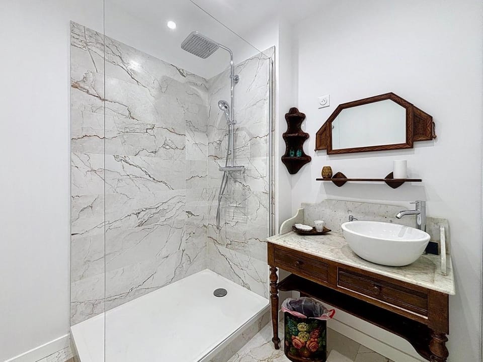 Shower, Bathroom, towels