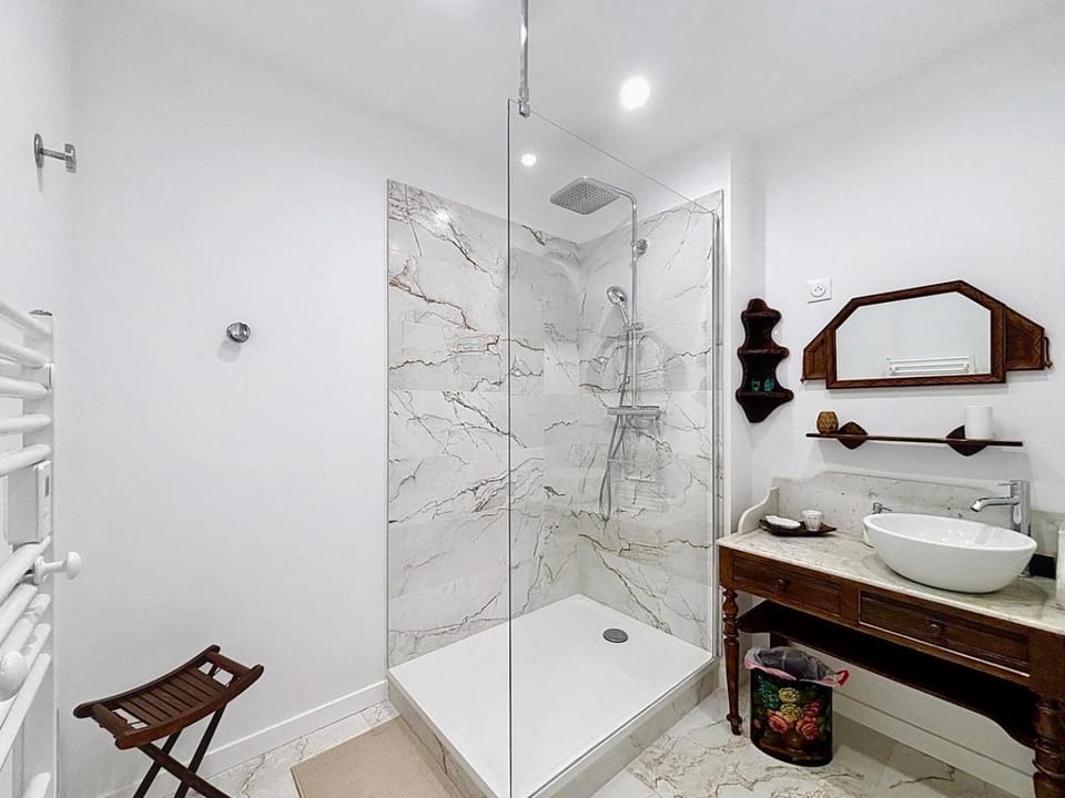 Shower, Bathroom, towels