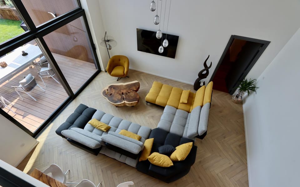 Living room, Seating area