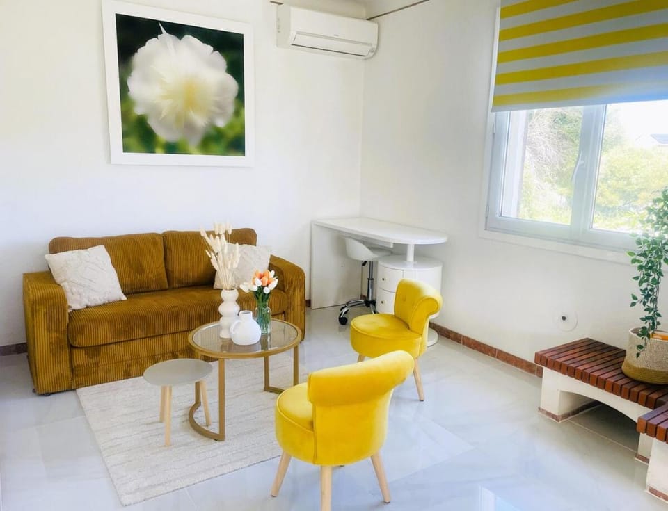 Seating area, air conditioner