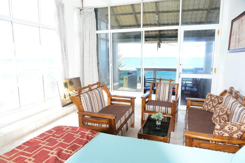 Happy Tuna Beach Apartment Apartment in Hikkaduwa