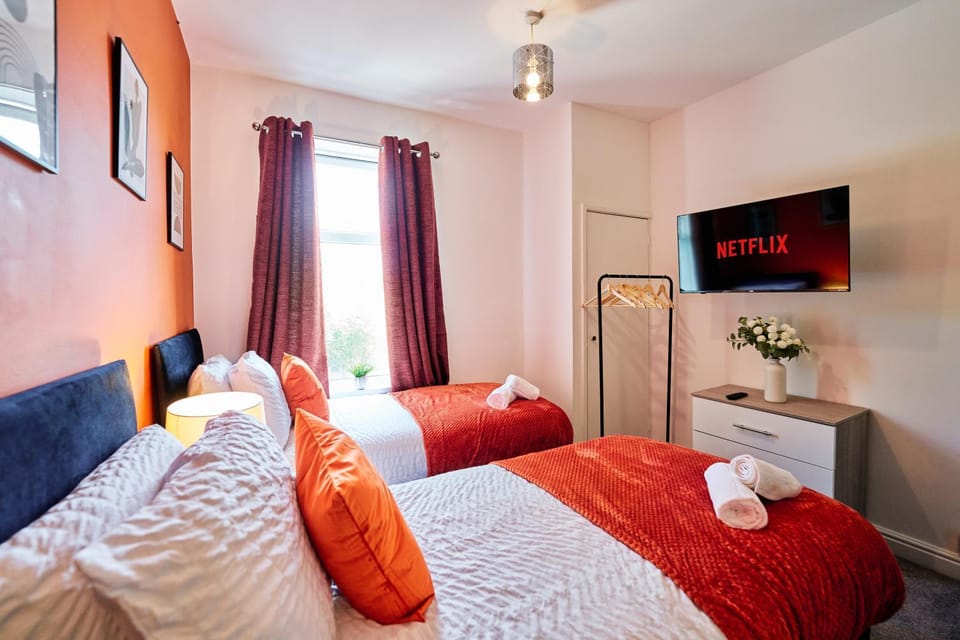 Bed, Photo of the whole room, Bedroom