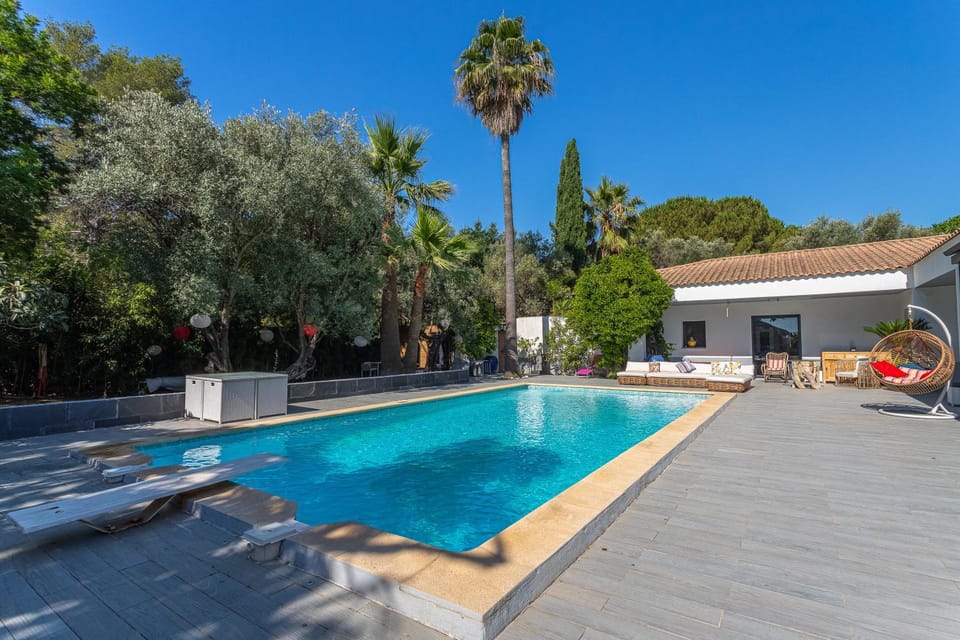 Property building, Spring, Day, Garden, Garden view, Pool view, Swimming pool, sunbed